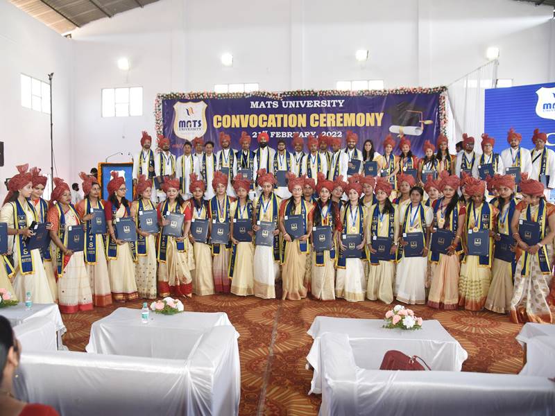 रायपुर दीक्षांत समारोह में 38 को स्वर्ण पदक, वैदिक मंत्रोच्चार और